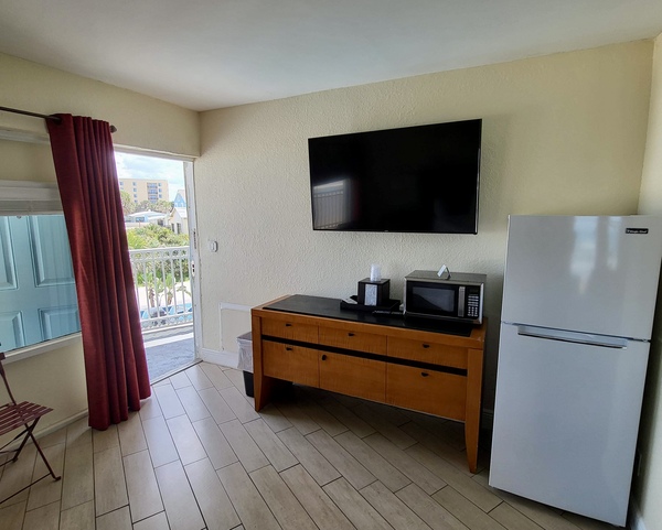 King Oceanfront Suite with Kitchen Photo 5