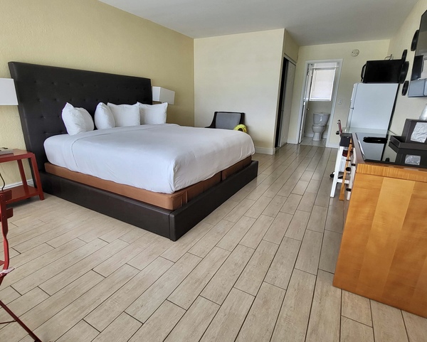 Ground Floor King Photo 2