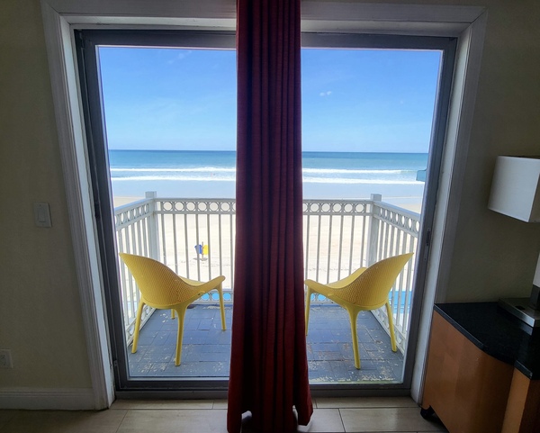 King Oceanfront Suite with Kitchen Photo 9