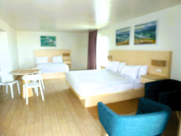 King Oceanfront Suite with Kitchen Photo 1